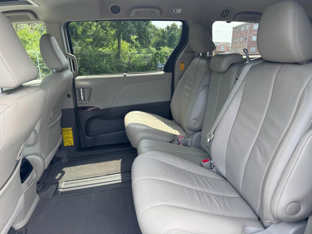 Used 2014 Toyota Sienna XLE FWD image 12