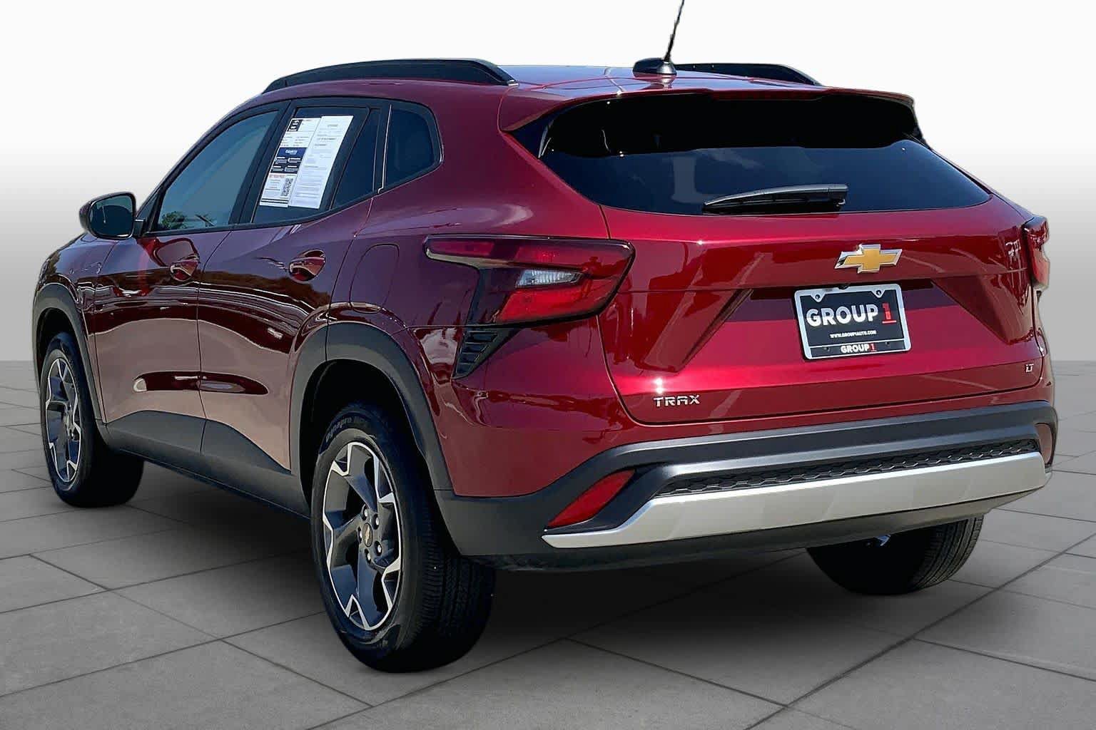 Used 2025 Chevrolet Trax LT FWD image 12