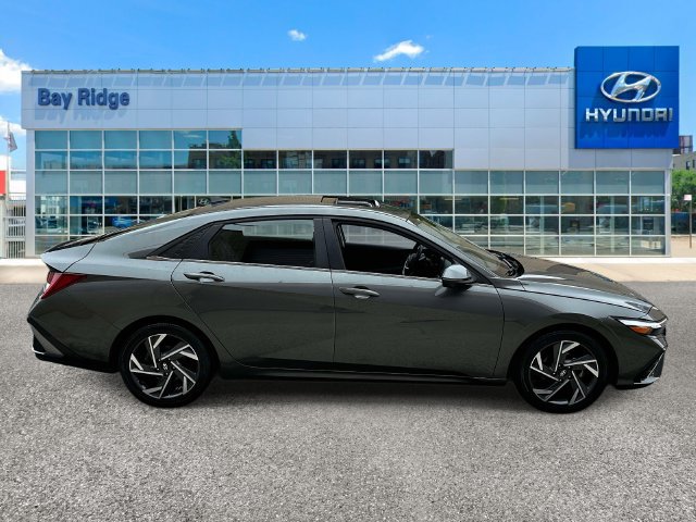 Used 2024 Hyundai Elantra Limited FWD image 2