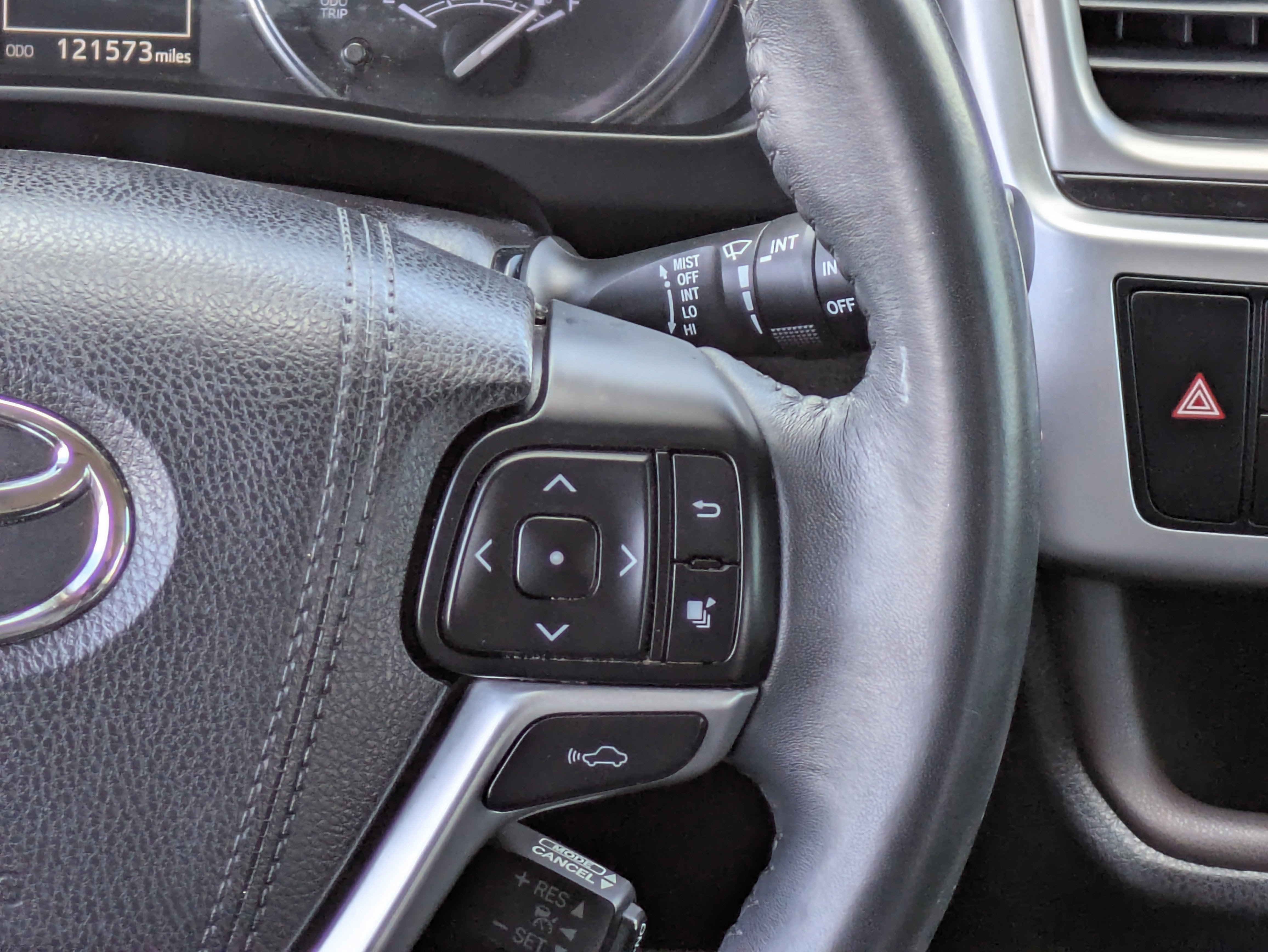 Used 2015 Toyota Highlander Limited w/ Driver Technology Package image 23