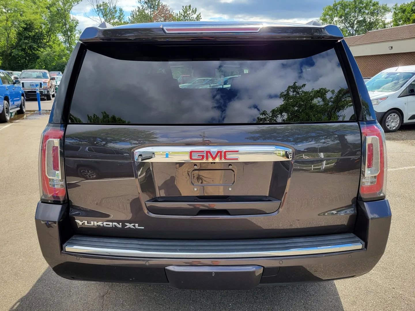 Used 2018 GMC Yukon XL Denali w/ Open Road Package image 11