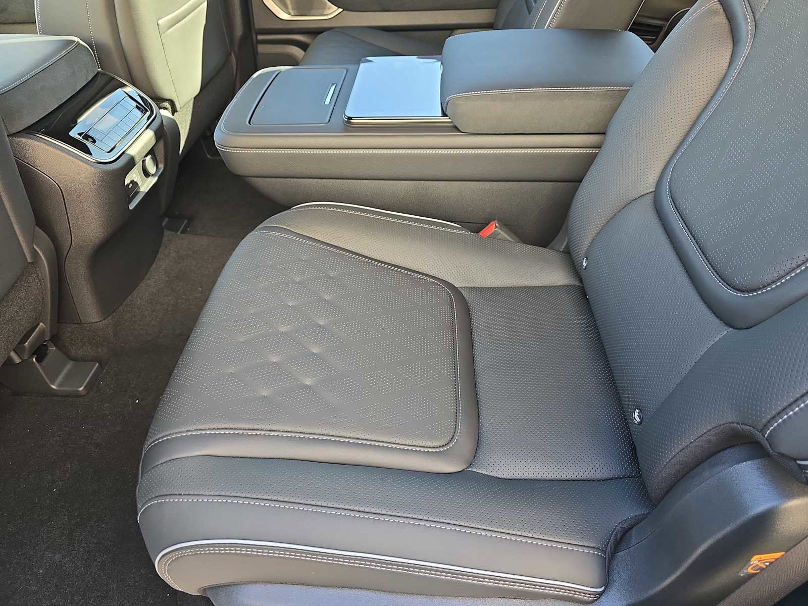 New 2026 INFINITI QX80 Autograph w/ Premium Cargo Package image 14