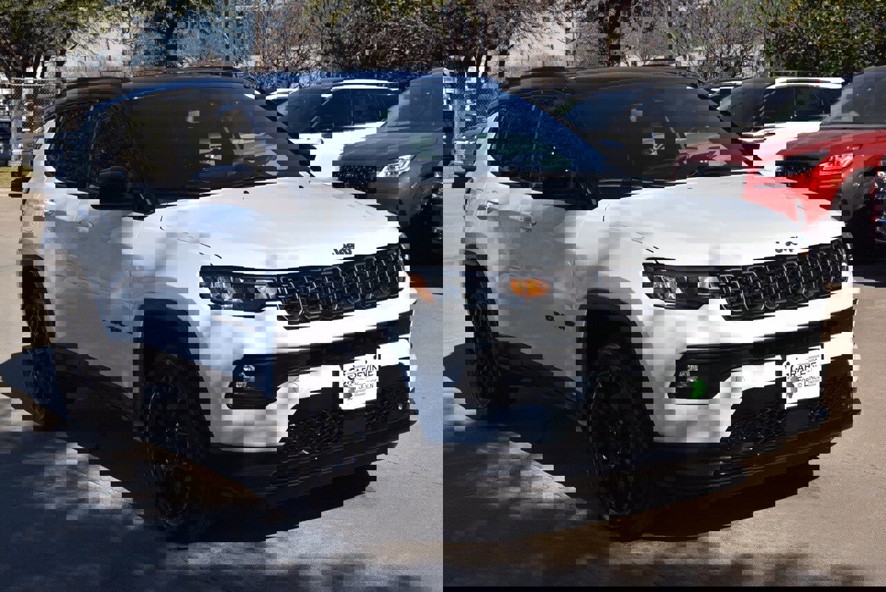 Used 2024 Jeep Compass Latitude w/ Altitude Special Edition image 4