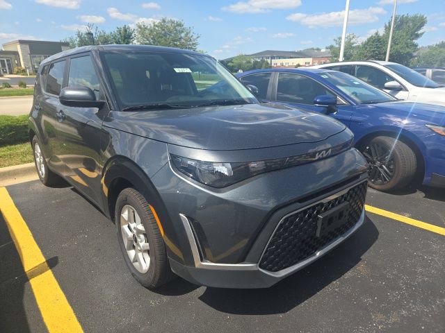 Used 2025 Kia Soul LX w/ LX Technology Package FWD image 1