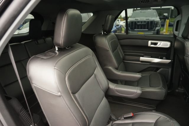 Certified 2023 Ford Explorer Limited w/ Limited Technology Package RWD image 19