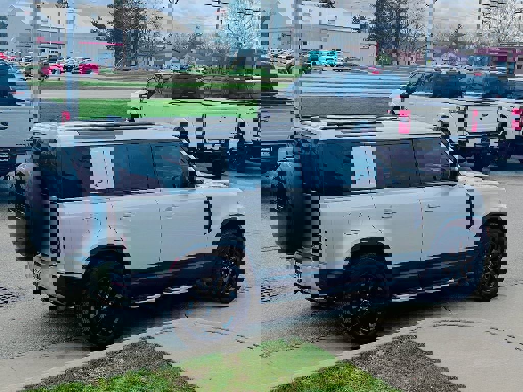 Used 2023 Land Rover Defender 110 S image 6