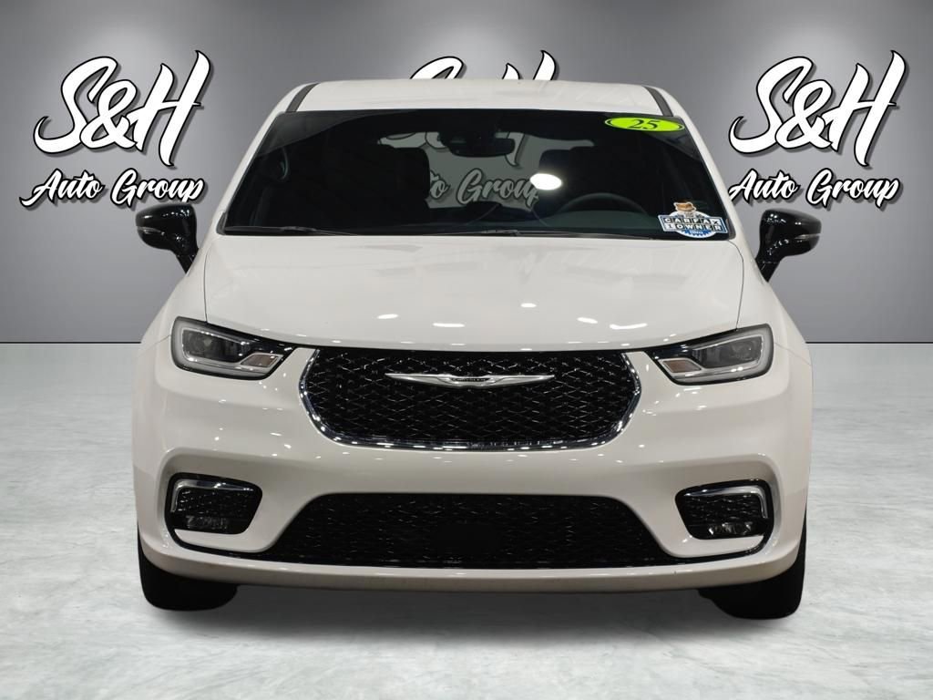 Used 2025 Chrysler Pacifica Select image 14