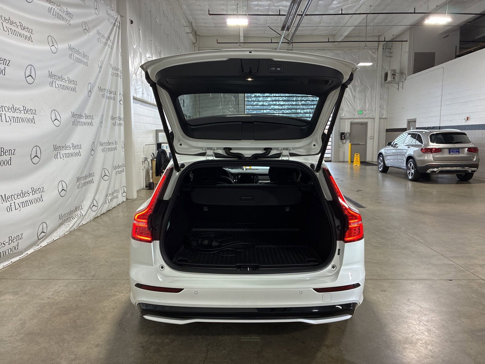 Used 2024 Volvo V60 T8 Polestar image 28