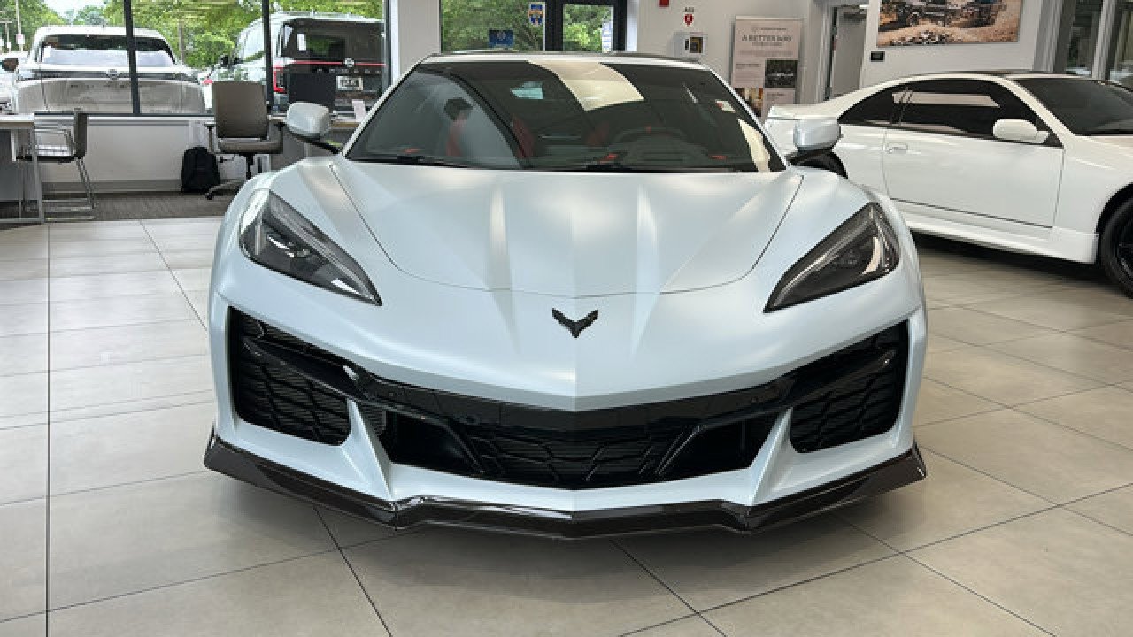 Used 2023 Chevrolet Corvette Z06 image 2