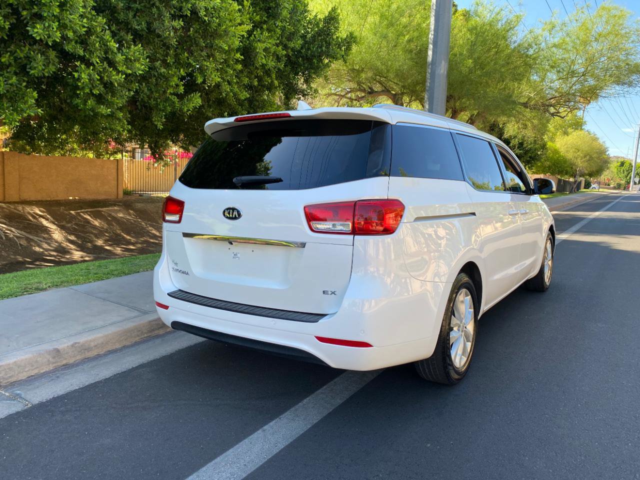 Used 2018 Kia Sedona EX FWD image 4