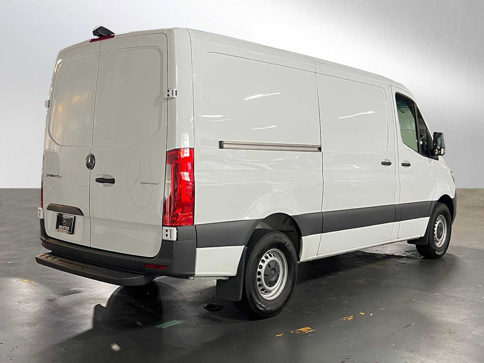 Used 2025 Mercedes-Benz Sprinter 2500 image 3