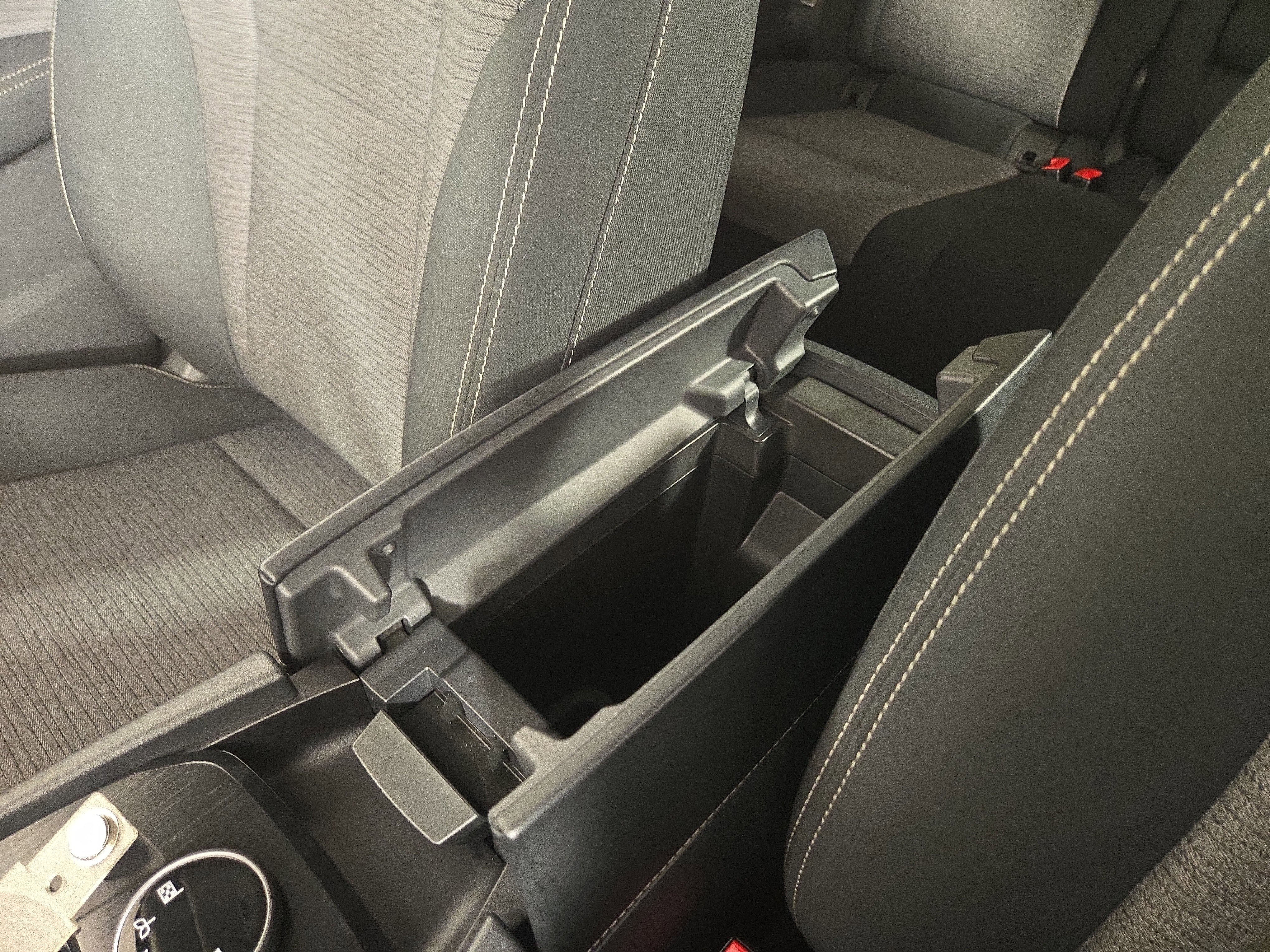 Used 2023 Nissan Rogue SV image 25