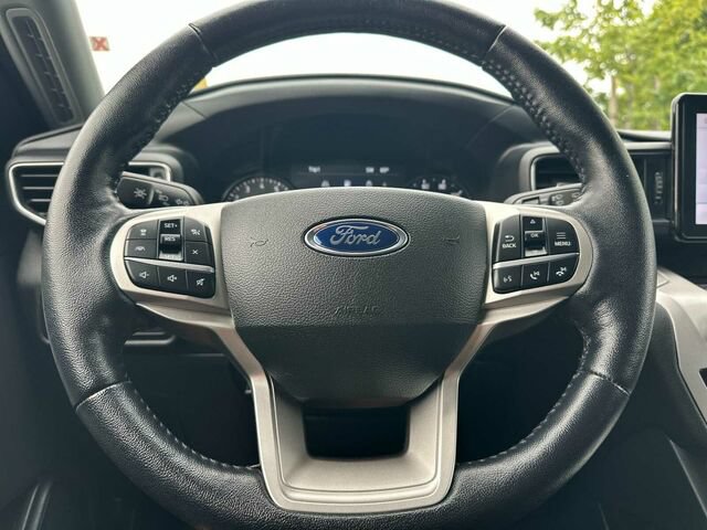 Used 2022 Ford Explorer XLT w/ Equipment Group 202A RWD image 29