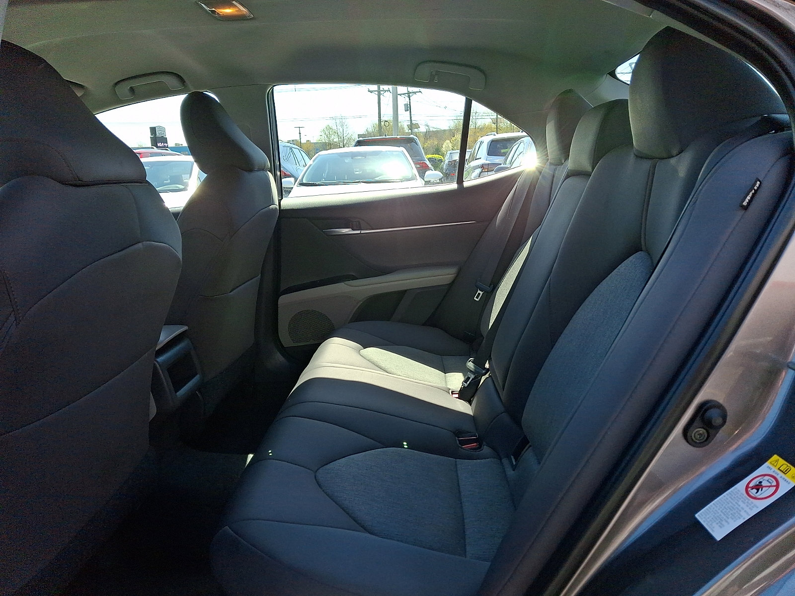 Used 2018 Toyota Camry LE image 9