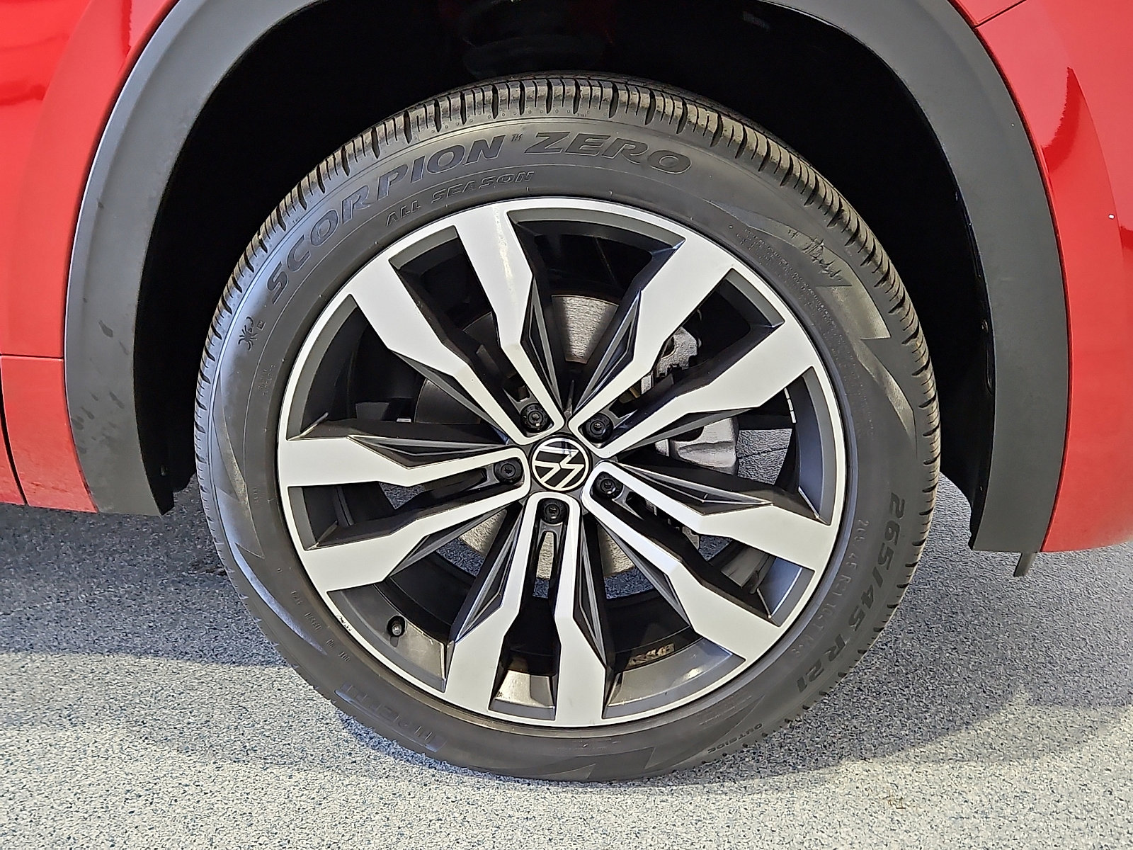 Certified 2022 Volkswagen Atlas Cross Sport SEL R-Line w/ Cross Sport MDO Package AWD/4WD image 5