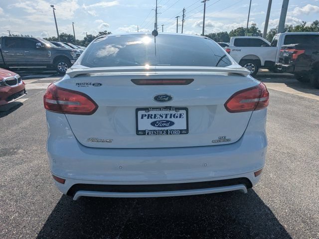 Used 2016 Ford Focus SE w/ SE Sport Package FWD image 5