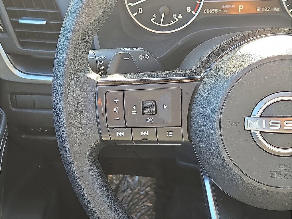 Used 2023 Nissan Rogue SV image 18