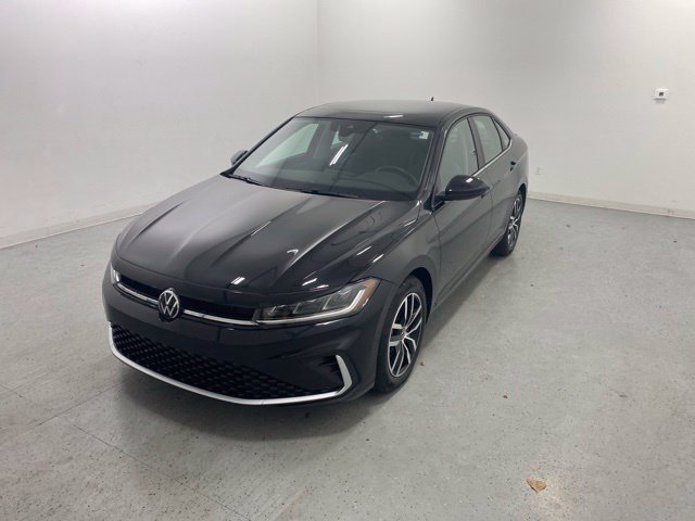 Used 2026 Volkswagen Jetta SE FWD image 2