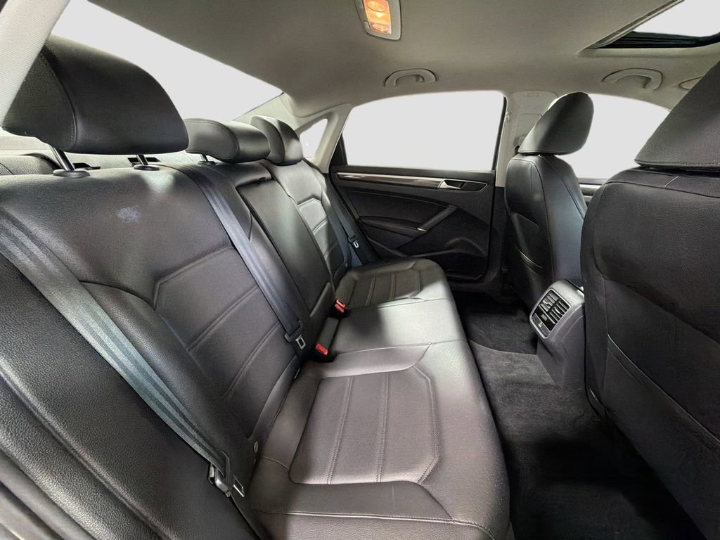 Used 2018 Volkswagen Passat 2.0T SE FWD image 29