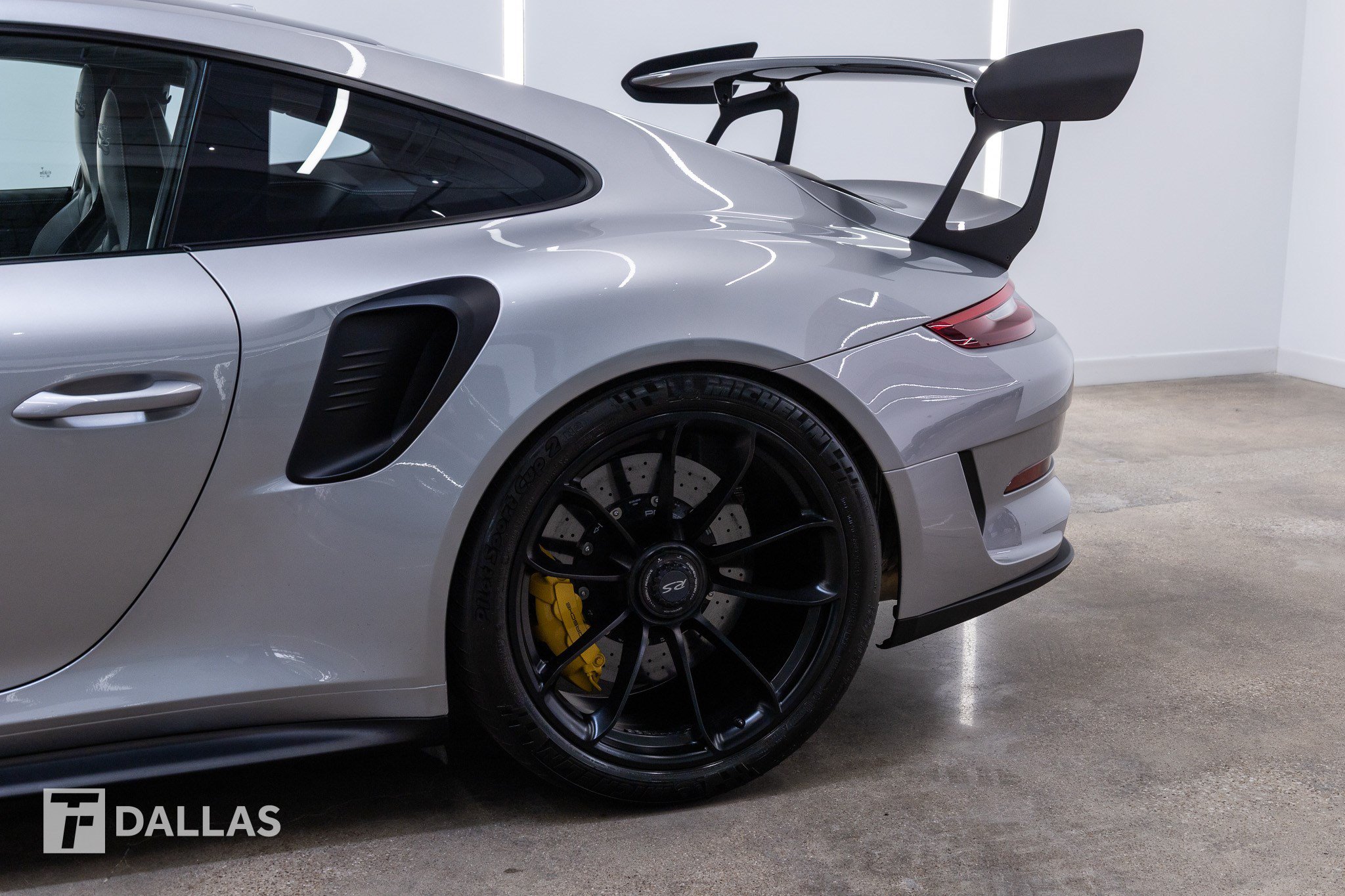 Used 2019 Porsche 911 GT3 RS RWD image 7