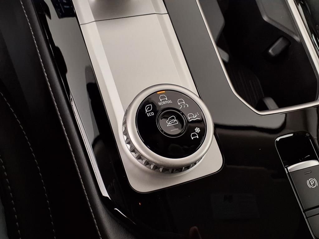 Used 2025 Mitsubishi Outlander SE image 23