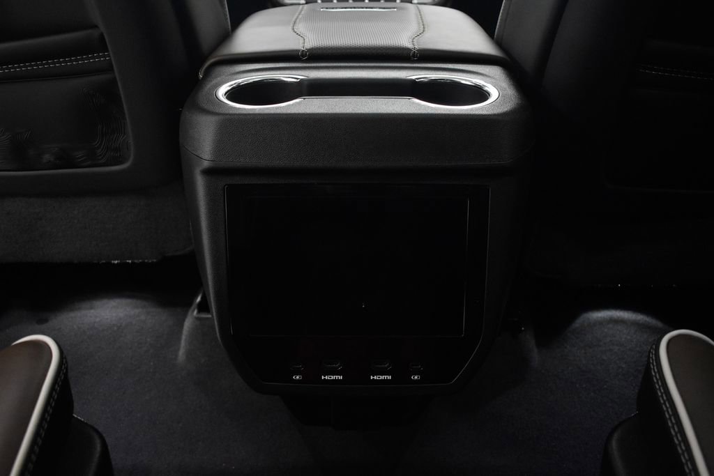 Used 2026 GMC Yukon XL Denali Ultimate AWD/4WD image 38
