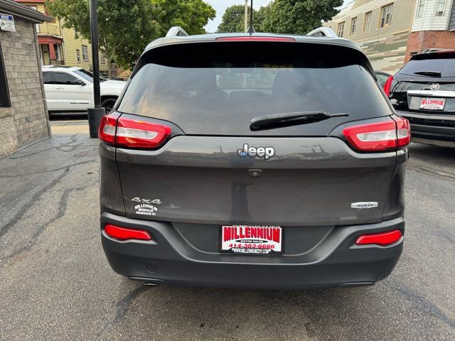 Used 2017 Jeep Cherokee Latitude w/ True North Edition image 5