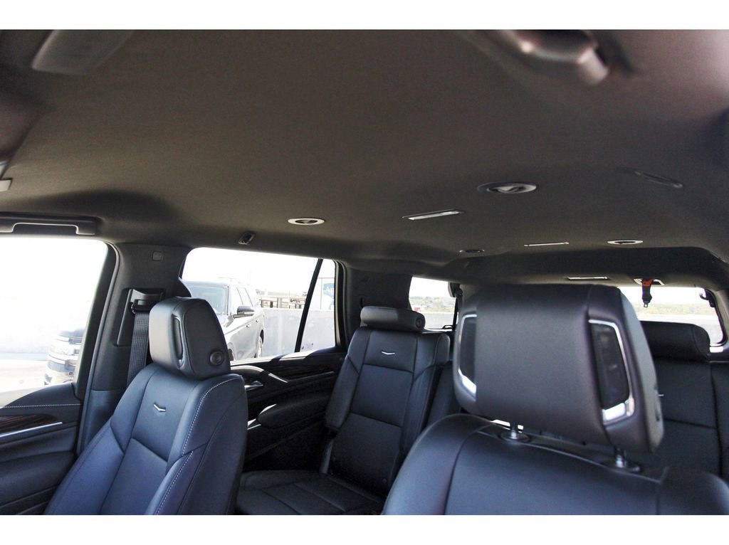 Used 2024 Cadillac Escalade Luxury image 30