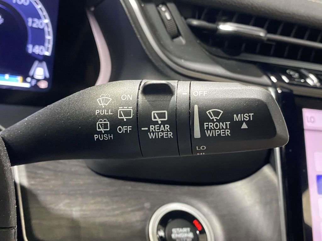 Used 2023 Jeep Grand Cherokee Limited image 25