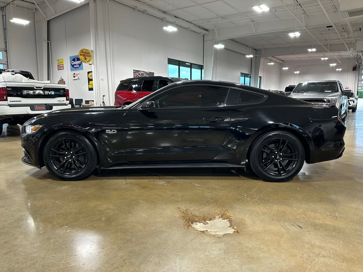Used 2017 Ford Mustang GT RWD image 4
