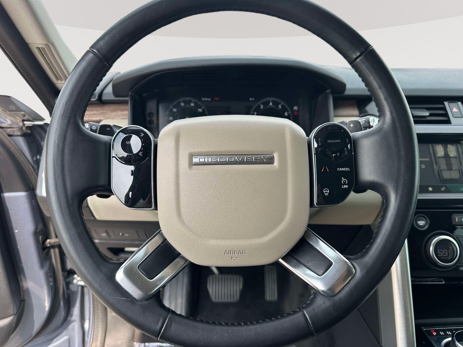 Used 2020 Land Rover Discovery HSE AWD/4WD image 14
