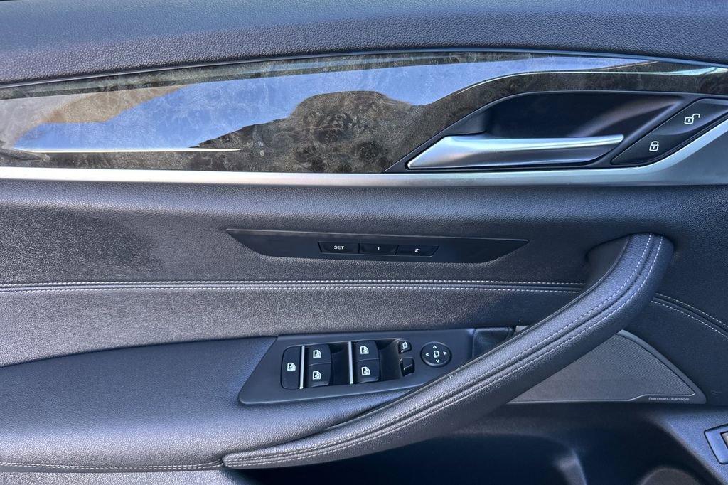 Used 2023 BMW 530e w/ M Sport Package image 10