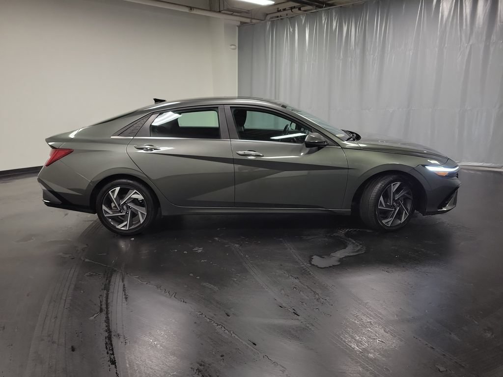 Used 2025 Hyundai Elantra SEL FWD image 10