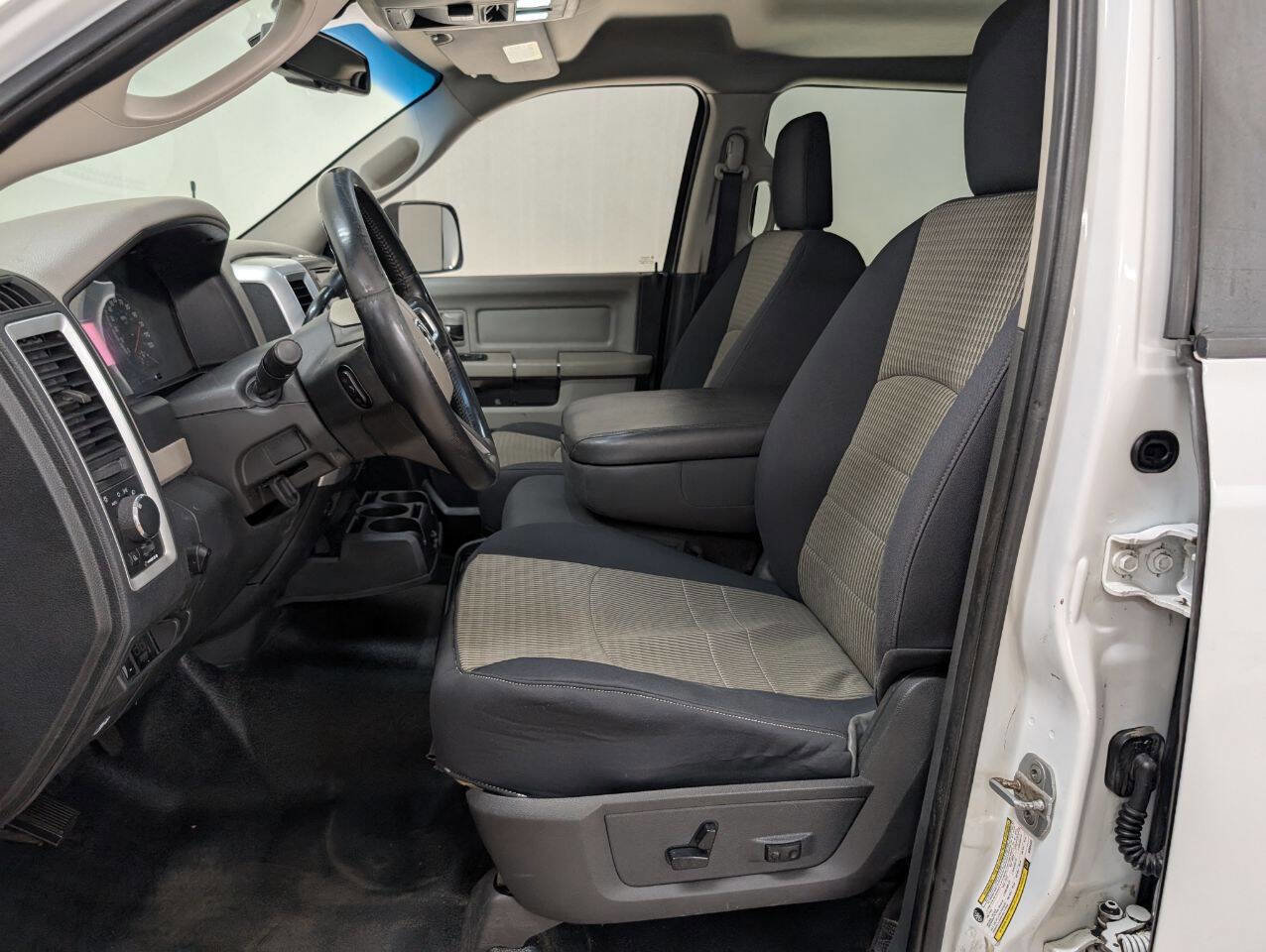 Used 2011 RAM 3500 SLT w/ Luxury Group image 10