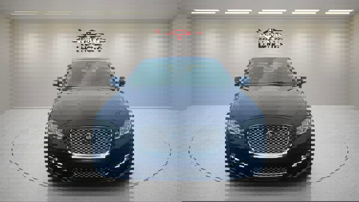 Used 2019 Jaguar XJ L Portfolio image 8