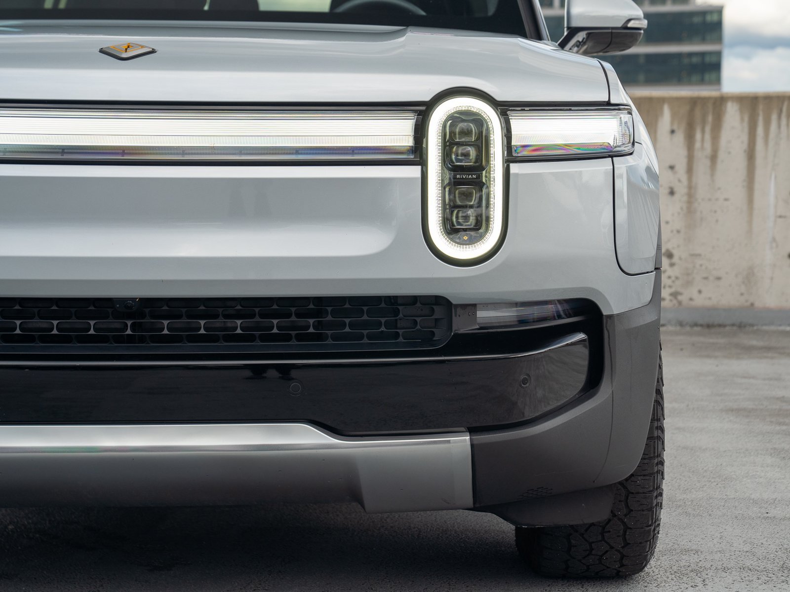 Used 2025 Rivian R1S Adventure Dual AWD/4WD image 7