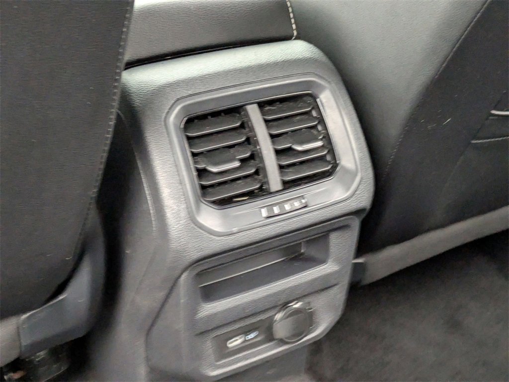 Used 2024 Volkswagen Tiguan SE image 26