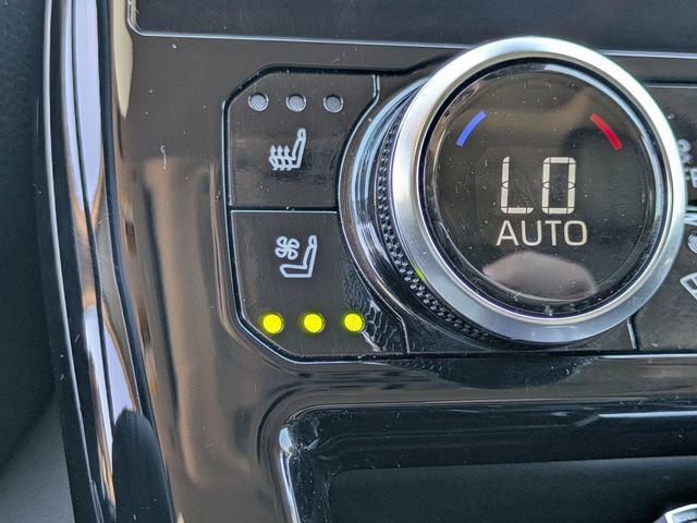Used 2023 Toyota Highlander Limited FWD image 23