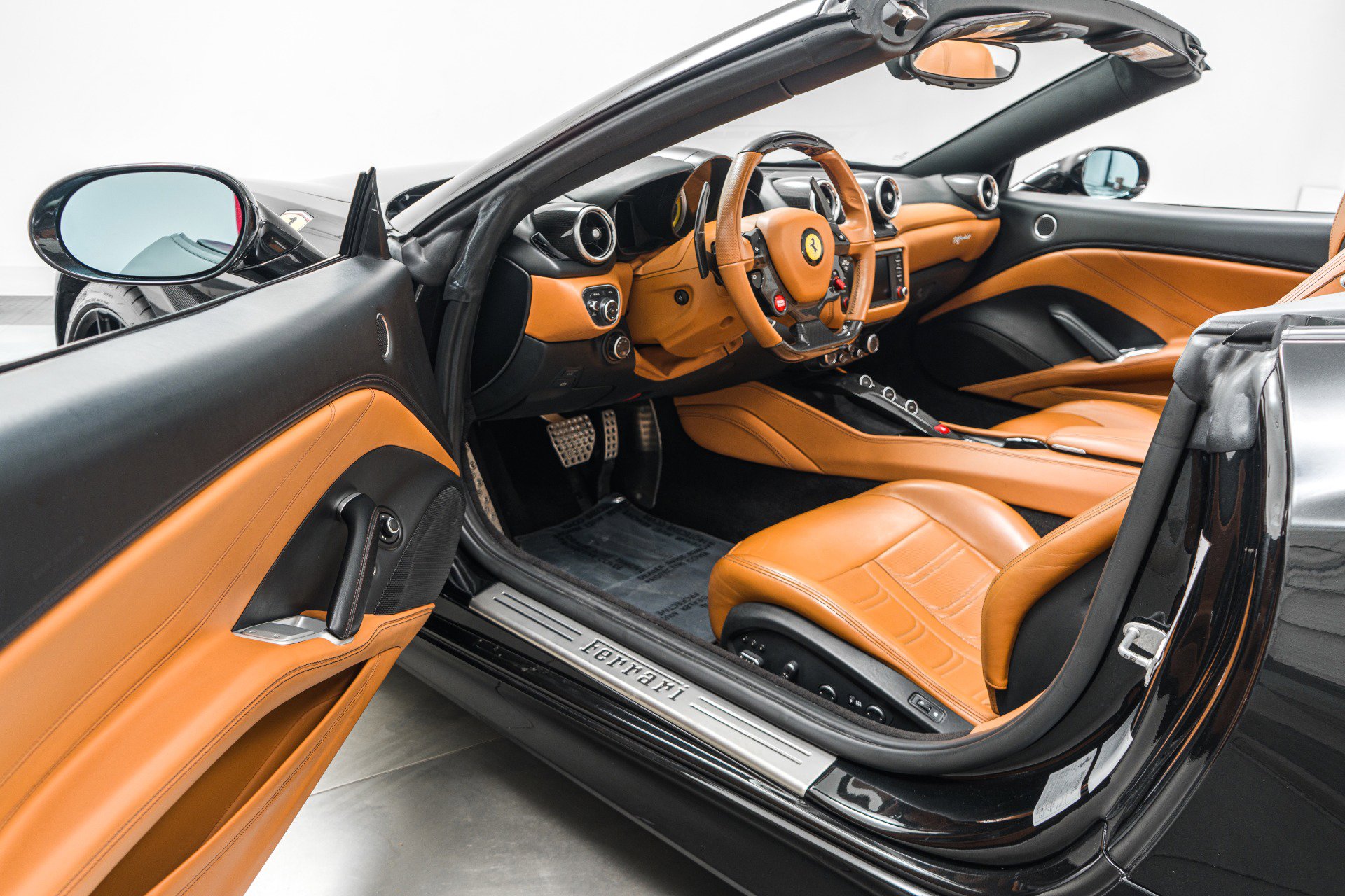 Used 2015 Ferrari California T image 23