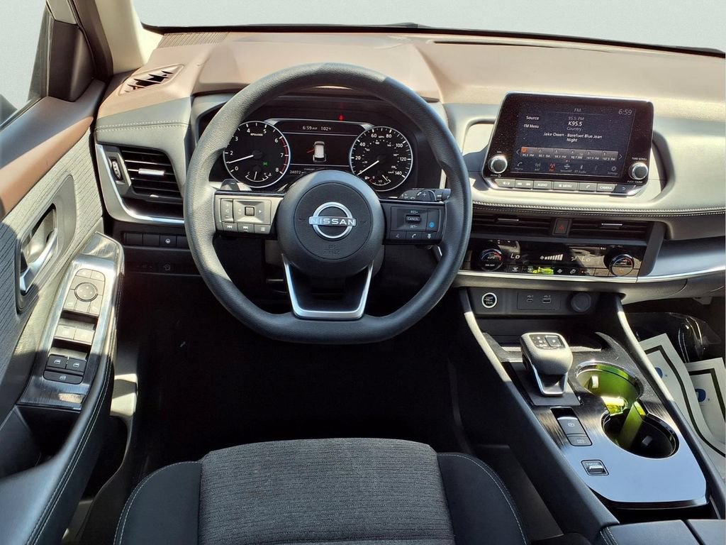 Used 2023 Nissan Rogue SV FWD image 9