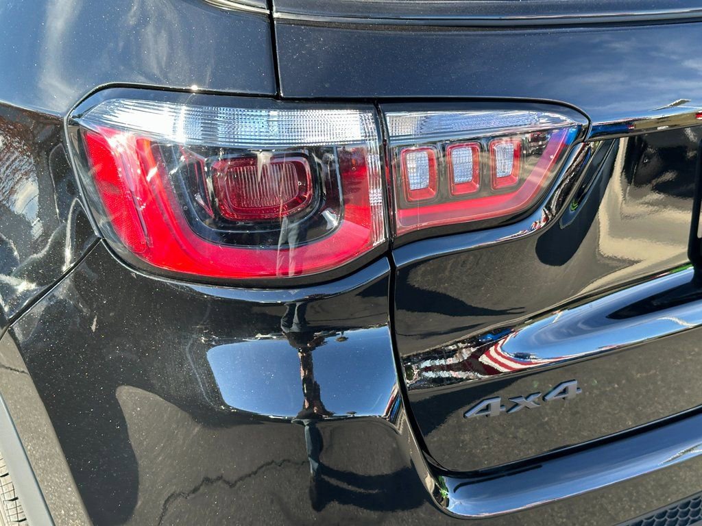 New 2026 Jeep Compass Latitude w/ Sun and Sound Group image 17