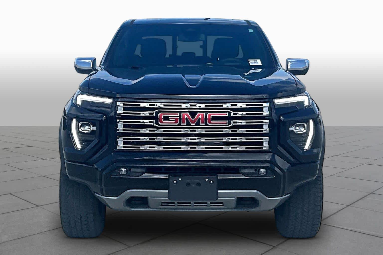 Used 2023 GMC Canyon Denali w/ Denali Black Edition AWD/4WD image 3