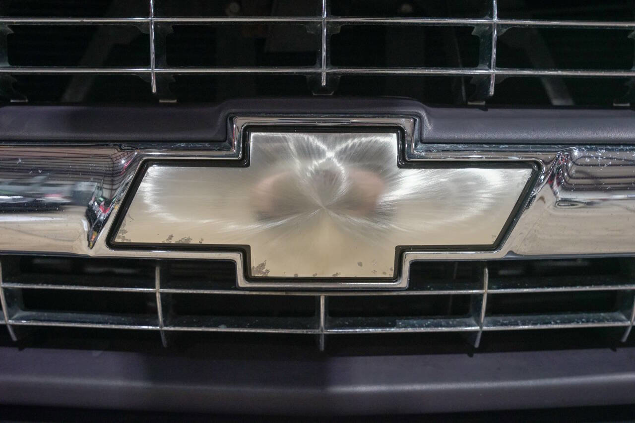 Used 1999 Chevrolet Silverado 1500 LS w/ Firm Ride Suspension Pkg AWD/4WD image 21