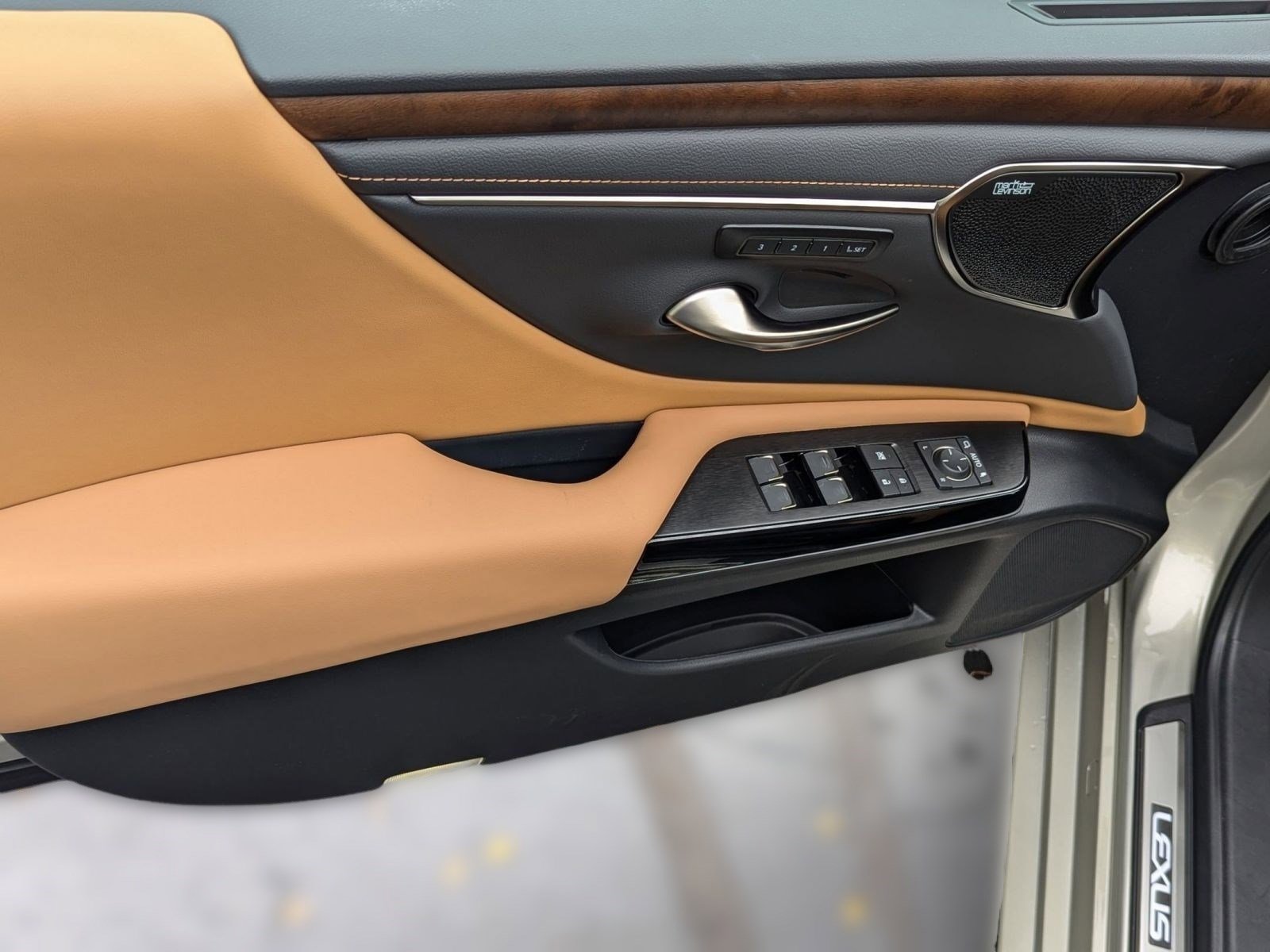 New 2025 Lexus ES 350 Ultra Luxury image 12