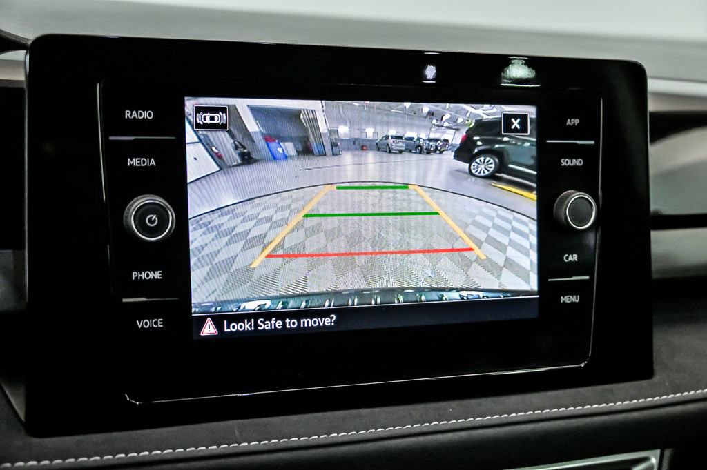 Used 2025 Volkswagen Taos SE AWD/4WD image 21