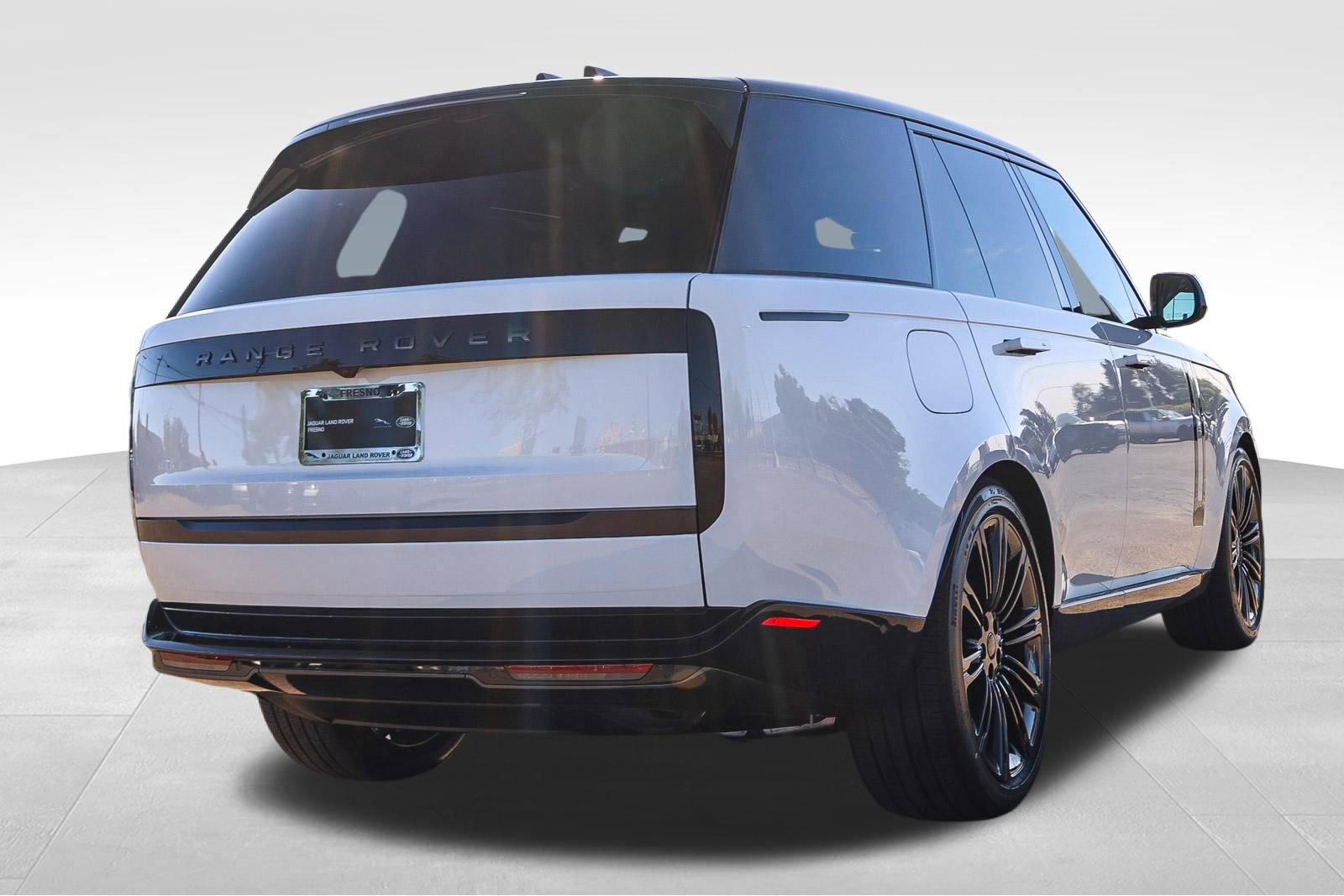 New 2026 Land Rover Range Rover SE image 5