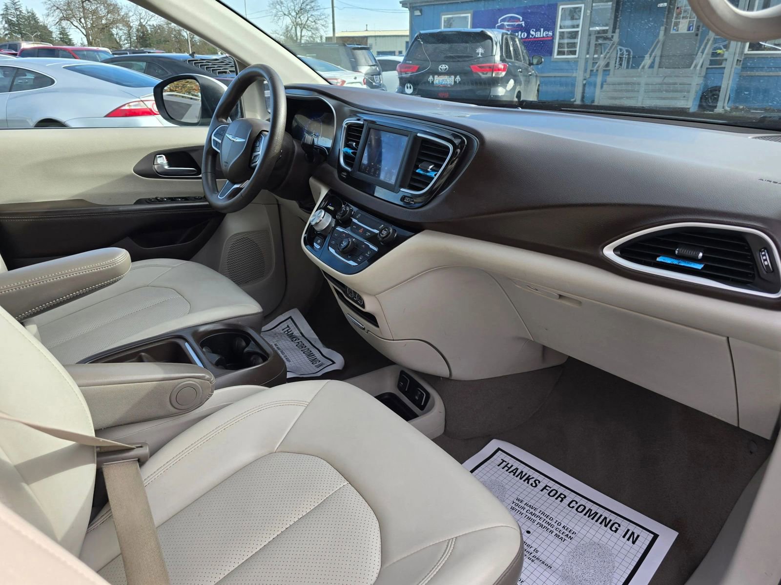 Used 2021 Chrysler Voyager Lxi image 10