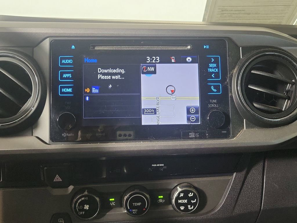 Used 2018 Toyota Tacoma SR5 RWD image 19