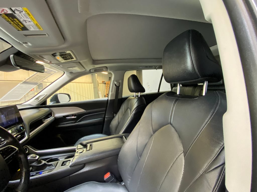 Used 2025 Toyota Grand Highlander FWD image 21