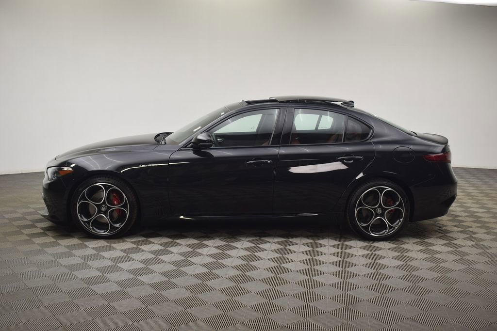 Used 2022 Alfa Romeo Giulia Veloce image 12